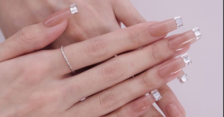 可卸底胶可以直接涂吗