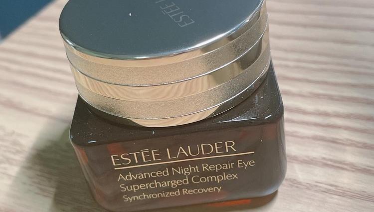 每天涂眼霜和不涂眼霜的区别