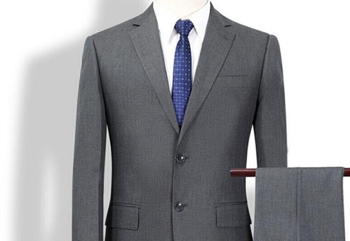 穿西服时最理想的衬衫颜色是