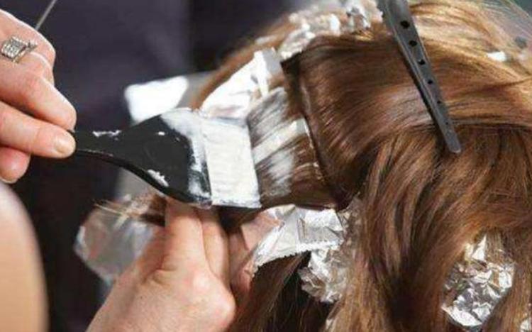 蓝黑色头发需要漂吗