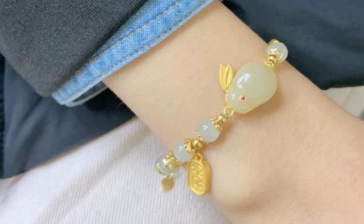 和田玉属于什么岩石