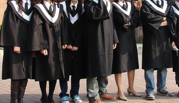 蓝色学士服和黑色学士服有啥区别