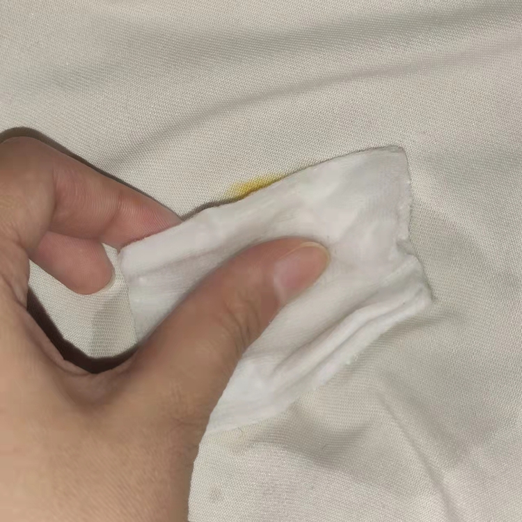 指甲油弄衣服上怎么洗