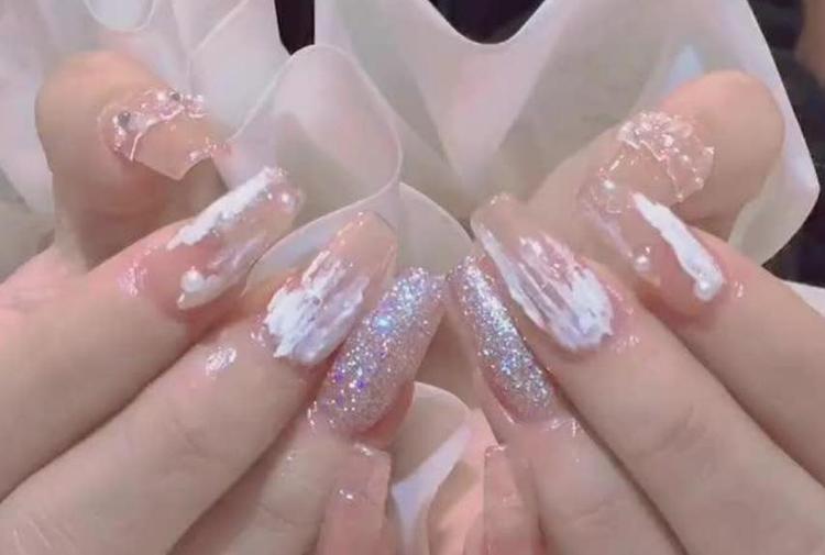 穿戴甲和贴甲片的区别