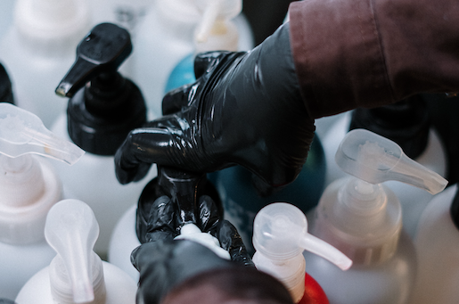 一天不洗头就很油要天天洗吗