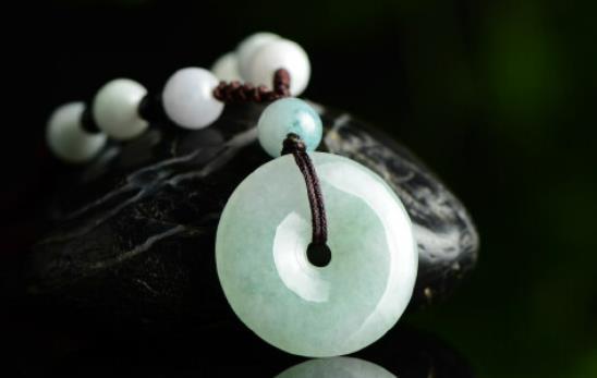 铁龙生与翡翠的区别