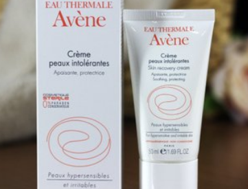 雅漾特护霜和修护霜的区别