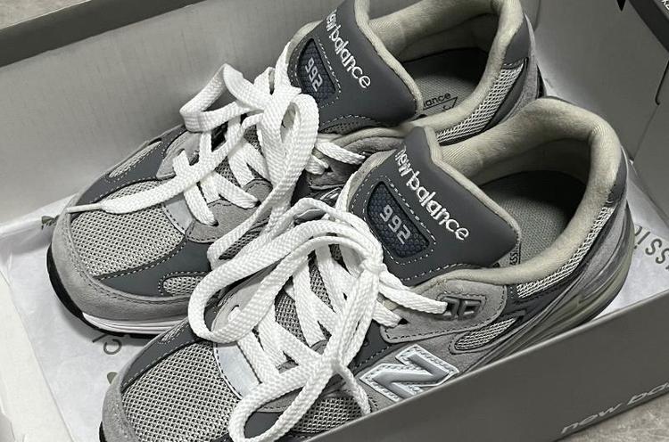 一个n是什么牌子的鞋子