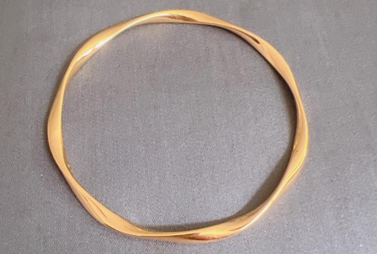 黄金手镯上面有白点怎么去除