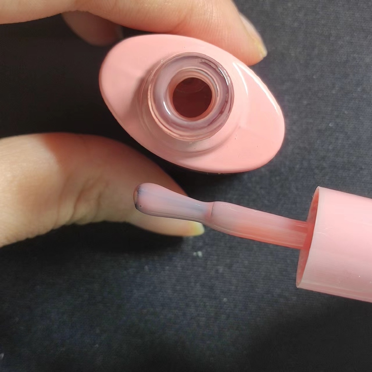 贴甲片之前可以涂护甲油吗