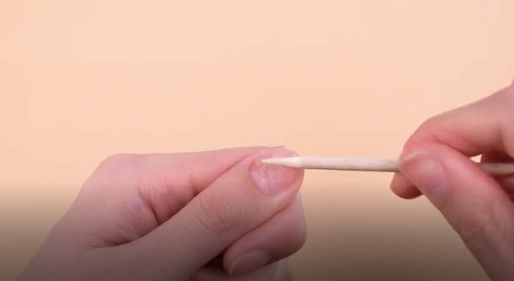 怎么卸掉穿戴甲上的果冻胶