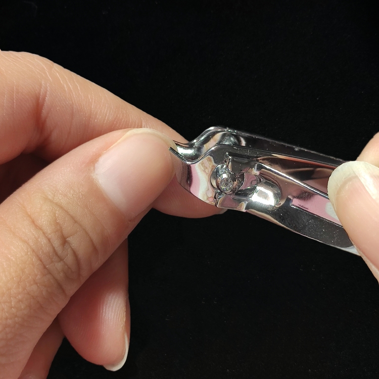 用灯烤的美甲如何卸掉